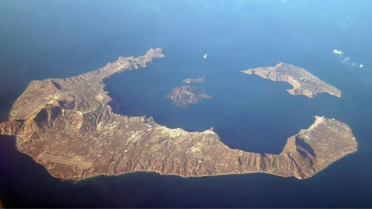 Το CNN για τη Σαντορίνη: Το «νησί του Instagram» χτυπήθηκε από 200 σεισμούς