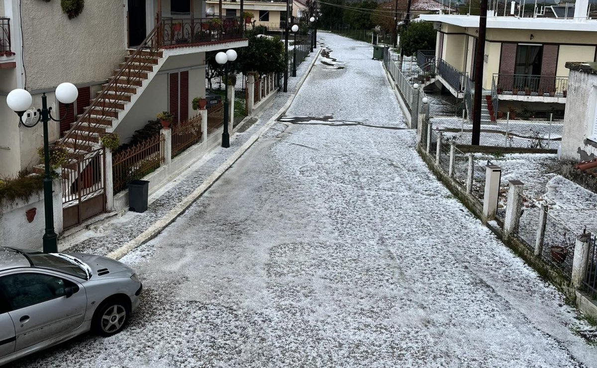 Κακοκαιρία: Το "`στρώσε" με χαλάζι στο Σώστι του δήμου Ήλιδας