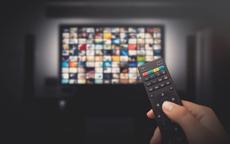 Streaming: Πώς θα εντοπίζονται όσοι βλέπουν παράνομα τηλεοπτικές πλατφόρμες