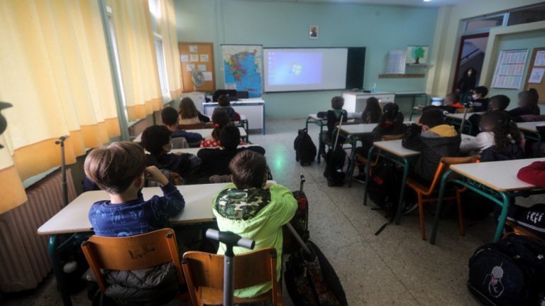 Υπουργείο Παιδείας: Eπανέρχονται οι δικαιολογημένες και αδικαιολόγητες απουσίες με το νέο σχολικό έτος (2024-2025)
