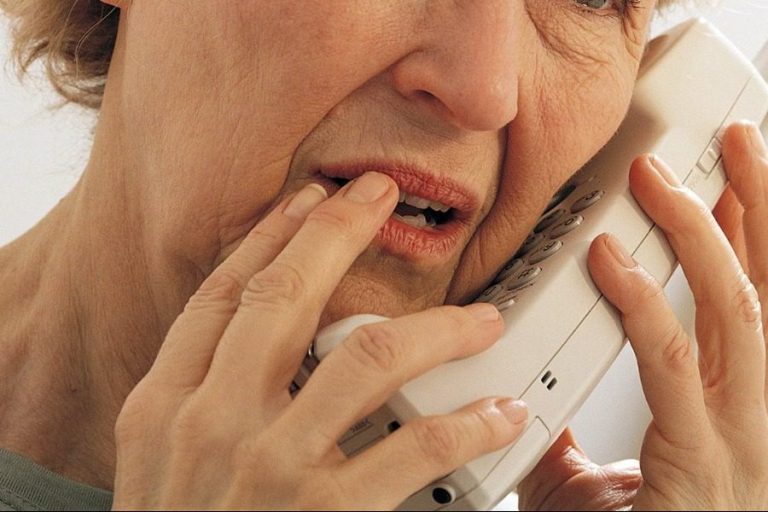 Kρέστενα: Της "έφαγε" 2000 ευρώ προσποιούμενος τον αστυνομικό με το πρόσχημα εμπλοκής της κόρης της σε τροχαίο ατύχημα