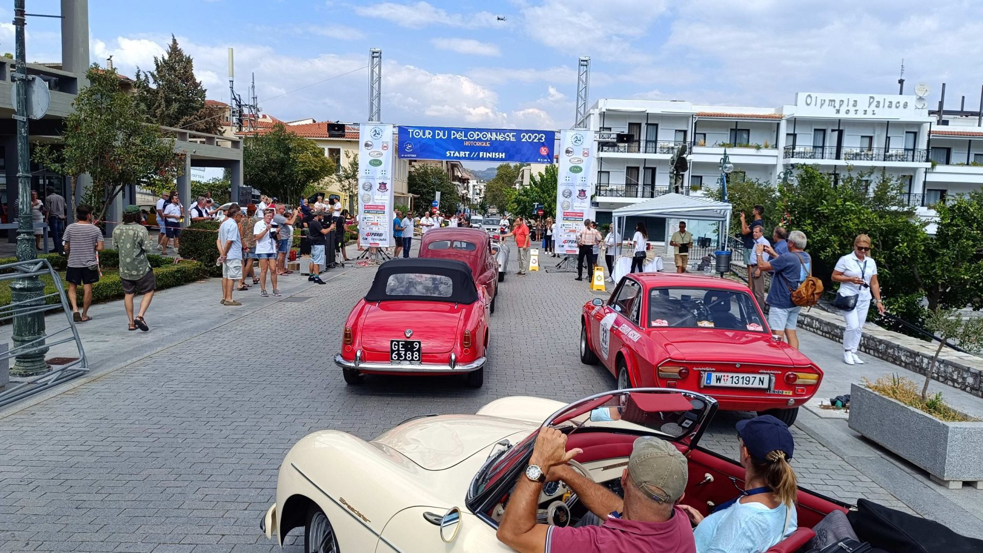 Αρχαία Ολυμπία: Λάμψη από το παρελθόν με δεκάδες εντυπωσιακά αυτοκίνητα-αντίκες!