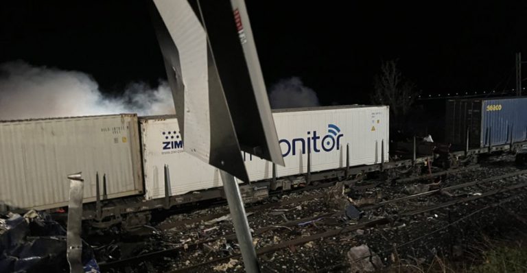 Τραγωδία στα Τέμπη: Αγωνία για 80 επιβάτες - Οι πρώτες εκτιμήσεις για τα αίτια της τραγωδίας