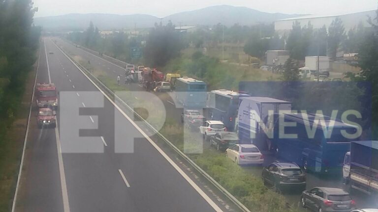 Τρίπολη: Ένας νεκρός μετά από σφοδρή σύγκρουση Ι.Χ με βανάκι της Αστυνομίας (βίντεο)