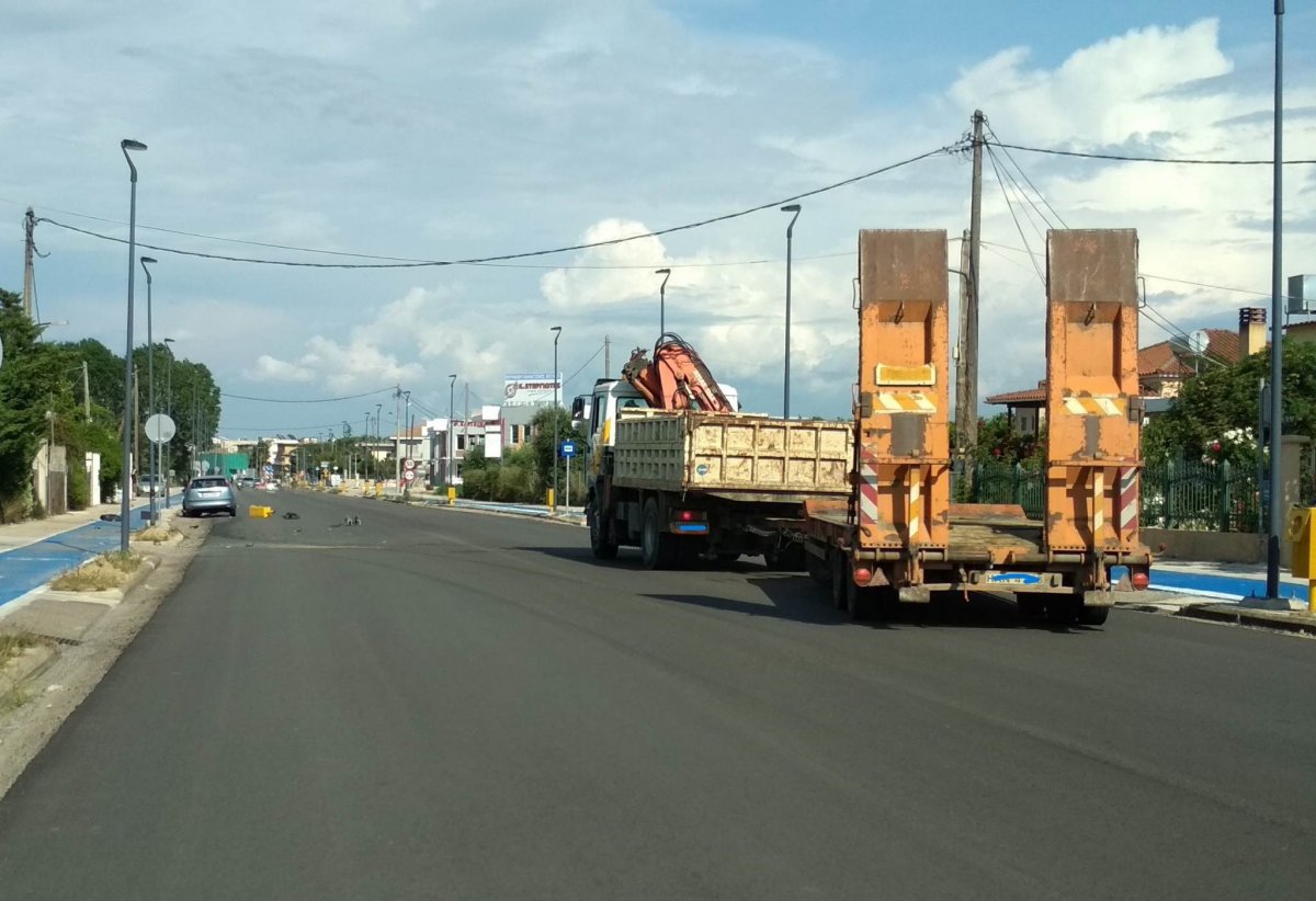 Πύργος: Σύγκρουση ΙΧ - φορτηγού στην Κατακόλου
