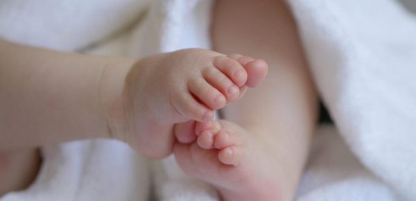 Κάτω Αχαΐα: Ξεκινά γονιδιακός έλεγχος για τα δύο βρέφη – Τι λέει ιατροδικαστής