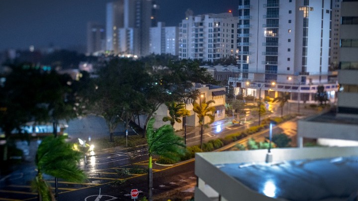 Tυφώνας Μίλτον: Σάρωσε τη Φλόριντα αλλά το χειρότερο σενάριο αποφεύχθηκε