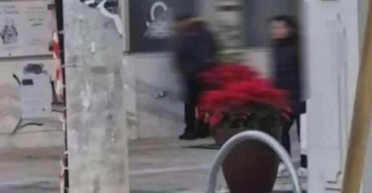 Χανιά: Ασυγκράτητο ζευγάρι έκανε σεξ δημοσίως στο κέντρο της πόλης (video)