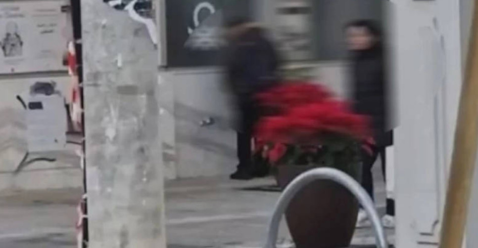 Χανιά: Ασυγκράτητο ζευγάρι έκανε σεξ δημοσίως στο κέντρο της πόλης (video)