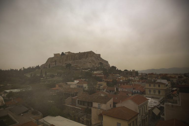 Καιρός: Θερμή «εισβολή» με αφρικανική σκόνη και υγρασία τις επόμενες ημέρες