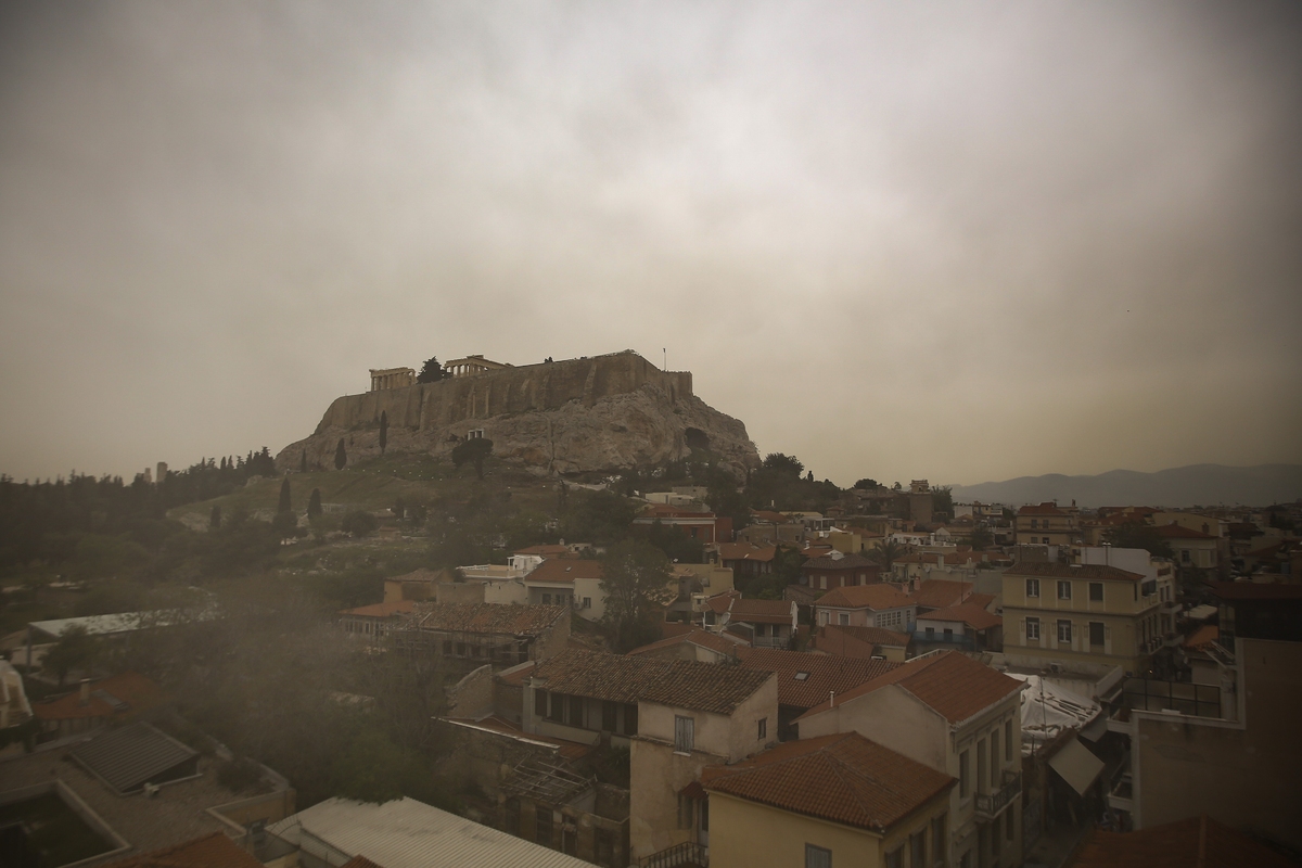 Καιρός: Θερμή «εισβολή» με αφρικανική σκόνη και υγρασία τις επόμενες ημέρες