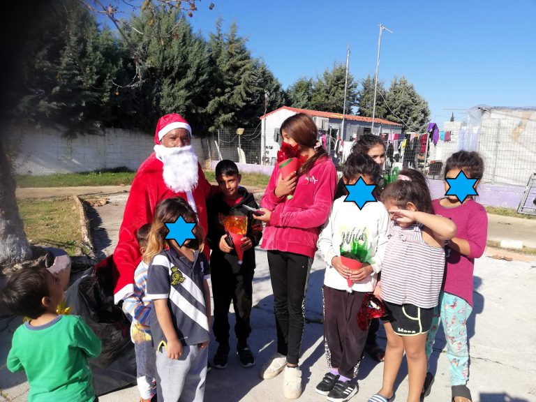 Αμαλιάδα: Σκόρπισαν χαμόγελα στα παιδιά! (pics)