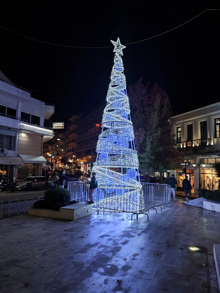 Πύργος: Μπαίνει σε… Christmas mood!