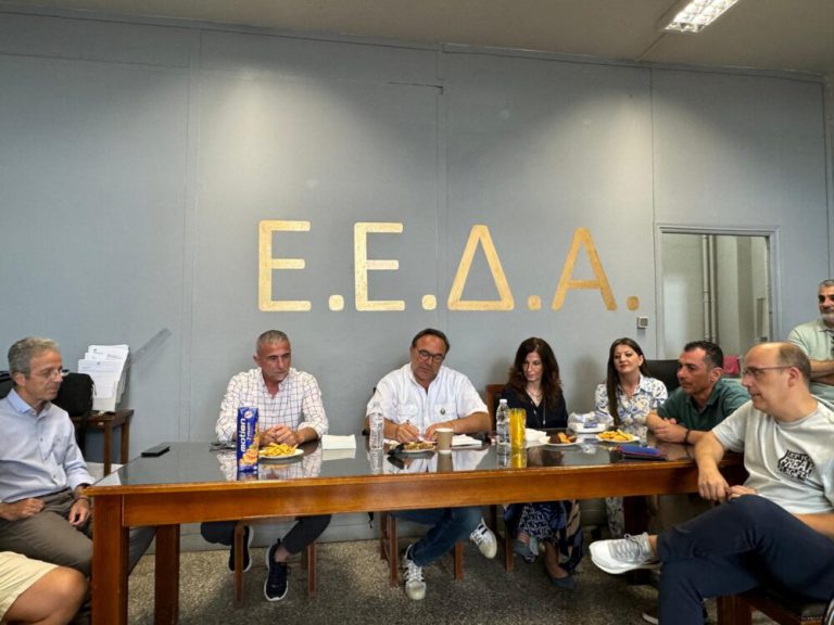 KOΣΜΟΣ: Συνάντηση του Πέτρου Κόκκαλη με το Σωματείο Καθαριότητας-Ένωση Εργατοϋπαλλήλων του Δήμου Αθηναίων (ΕΕΔΑ) 
