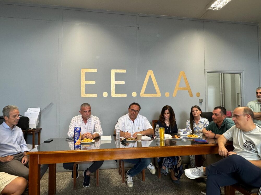 KOΣΜΟΣ: Συνάντηση του Πέτρου Κόκκαλη με το Σωματείο Καθαριότητας-Ένωση Εργατοϋπαλλήλων του Δήμου Αθηναίων (ΕΕΔΑ) 