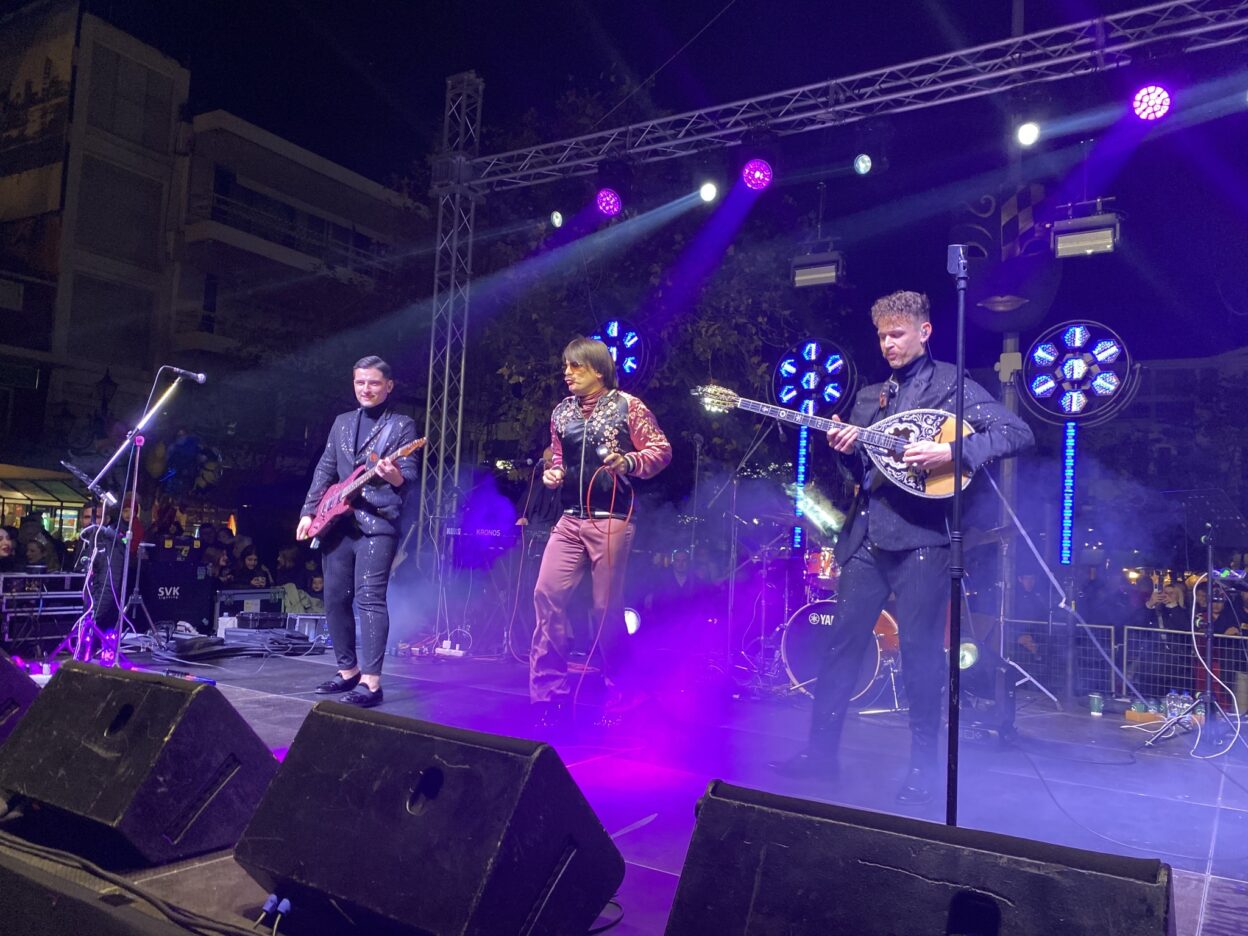 Mε Τόνι Σφήνο live και πολύ κέφι η έναρξη για το Πυργιώτικο Καρναβαλι 2025 (pics)