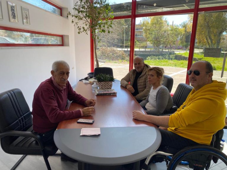 <strong>Συνάντηση δήμαρχου Αμαλιάδας με Σύλλογο ΑμεΑ: Θέσεις στάθμευσης