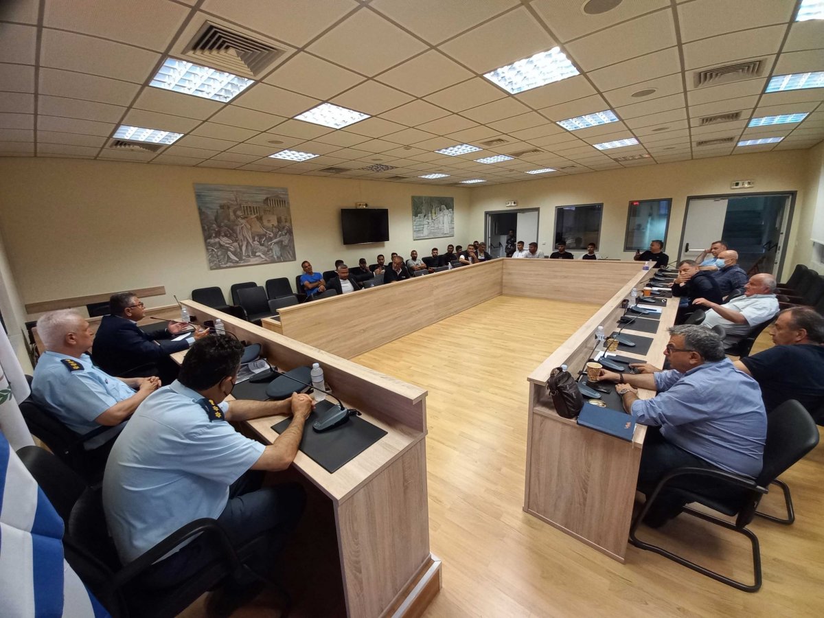 Σύσκεψη δήμαρχου - Αστυνομικού Δ/ντη Ηλείας -  Συλλόγου ρομά: Πάταξη της παραβατικότητας απ' όπου και αν προέρχεται