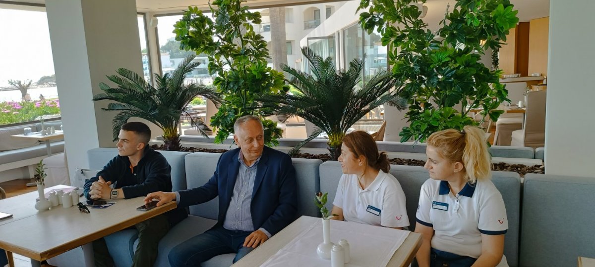 Με εργαζόμενους στον τουρισμό ο Νίκος Καλάκος