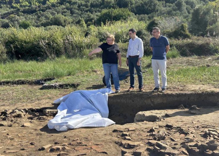 Βασίλης Γιαννόπουλος: Επίσκεψη στο Κλειδί Σαμικού και ενημέρωση για τις ανασκαφικές έρευνες στο Ιερό του Ποσειδώνα