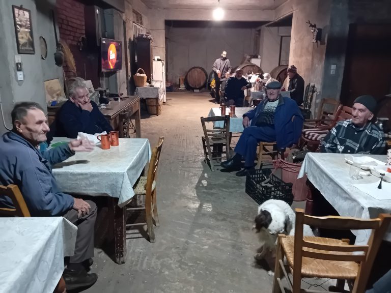 “Παπαγιαννόπουλου” στον Άγιο Σπυρίδωνα: Η τελευταία ταβέρνα - κρασοπουλειό του Πύργου