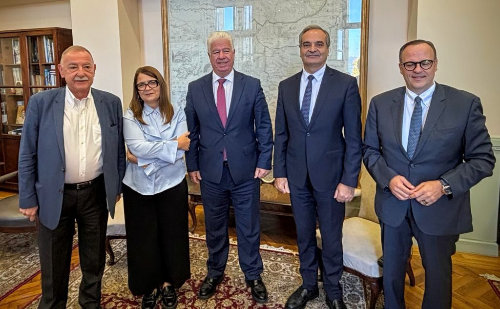 ΣΥΝΑΝΤΗΣΗ-ΜΕ-ΠΕΡΙΦΕΡΕΙΑΡΧΗ