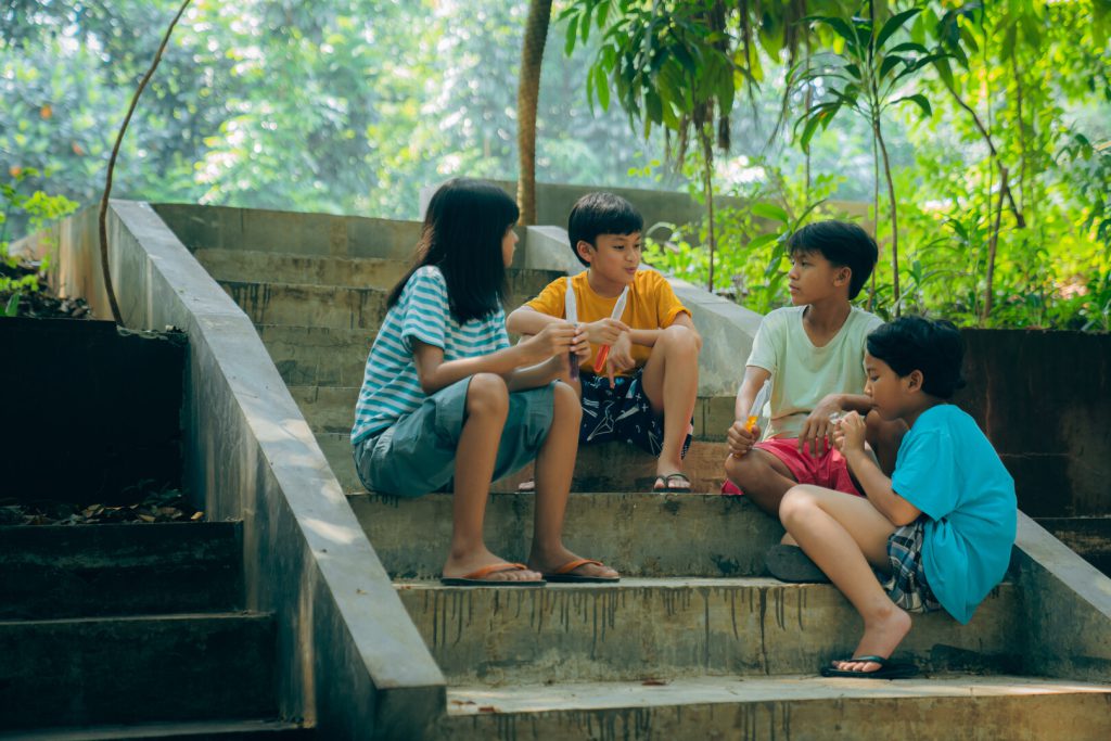 DT-23-little-rebels_still31