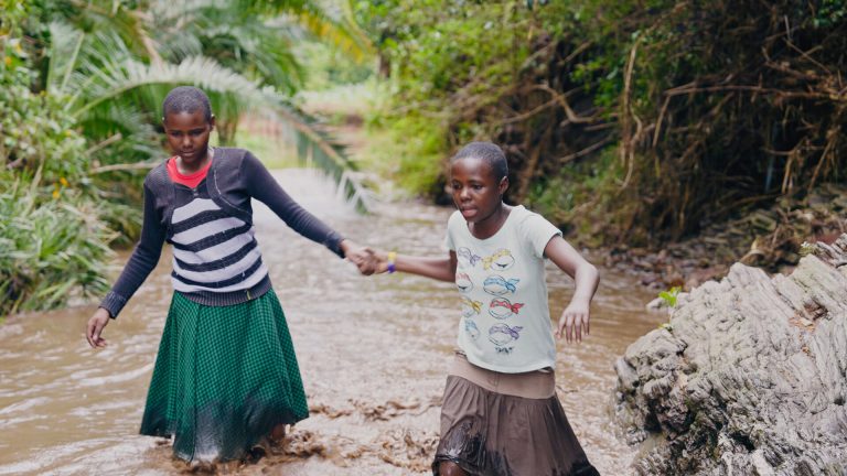 DT-25-girls-don_t-cry_still1