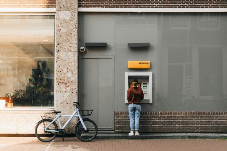 ATM-unsplash