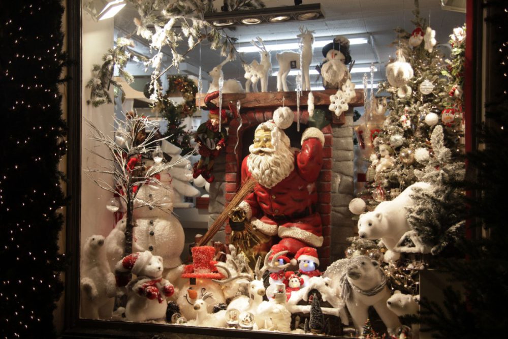 XRISTOYGENNIATIKA_ODOS_ERMOU2-1200x800-1