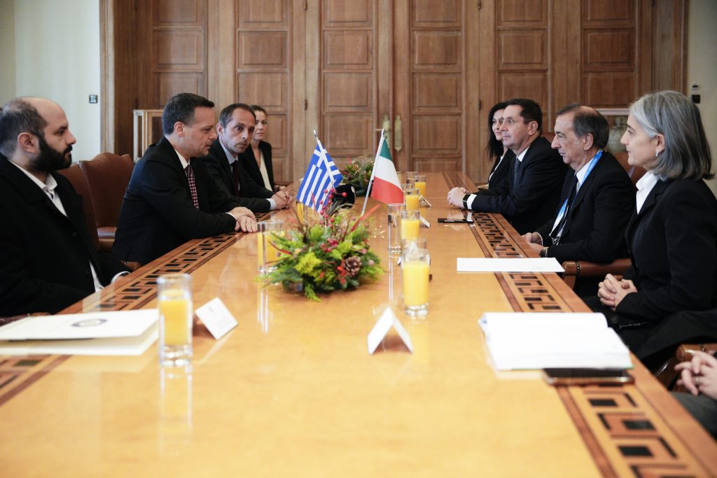 dimarxos_athina_ekexeiria_k_paradosi_flogas2